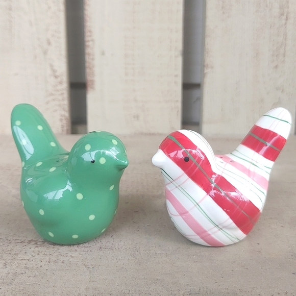 Vintage 1980s  Essential Homes Salt & Pepper Shakers Peppermint and Green Doves - Picture 10 of 12